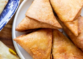 طريقة عمل سمبوسة بالبيض المسلوق