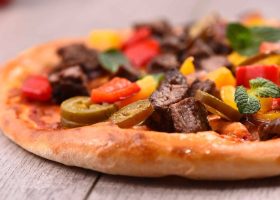 طريقة عمل بيتزا شاورما لحم