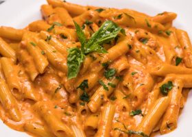 طريقة عمل صوص الباستا الوردي