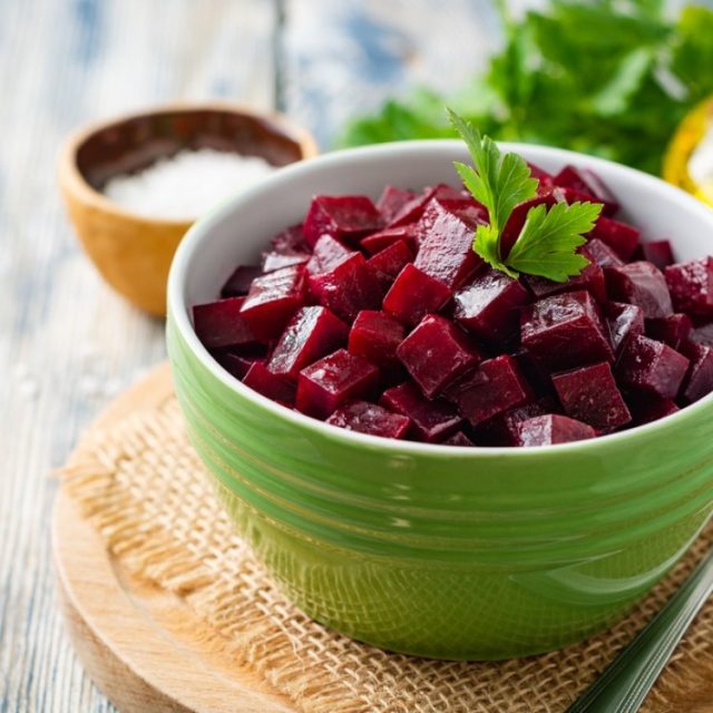 طريقة عمل سلطة البنجر المشوي