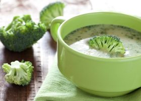 طريقة عمل شوربة الكريمة بالبروكلي