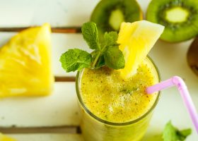 طريقة عمل كوكتيل الكيوي بالأناناس