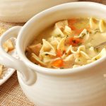 طريقة عمل شوربة المكرونة بالدجاج والجزر