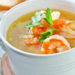 طريقة عمل شوربة الجمبري الحارة بالأرز