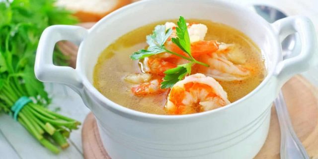 طريقة عمل شوربة الجمبري الحارة بالأرز