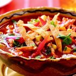 طريقة عمل شوربة الذرة بقطع الدجاج والصوص الحار