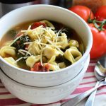 طريقة عمل شوربة المكرونة بالسبانخ والطماطم