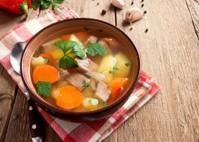 طريقة عمل شوربة البطاطس الحارة بقطع اللحم