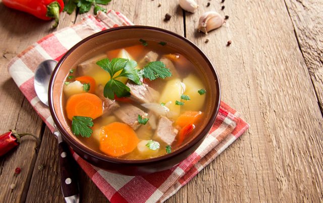 طريقة عمل شوربة البطاطس الحارة بقطع اللح