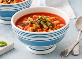 طريقة عمل شوربة المكرونة باللحم والتوابل الايطالية