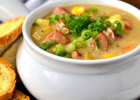 طريقة عمل شوربة الذرة بالسوسيس و البروكلي