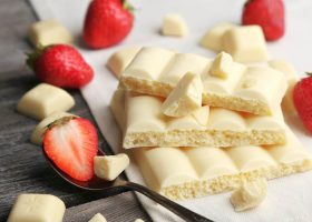 طريقة عمل موس الشوكولاتة والفراولة