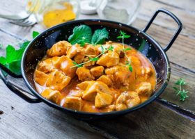 طريقة عمل دجاج هندي بالزبادي