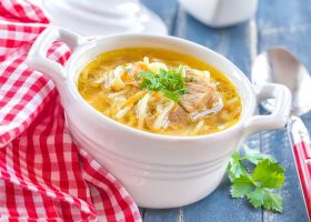 طريقة عمل شوربة لسان عصفور بالخضار