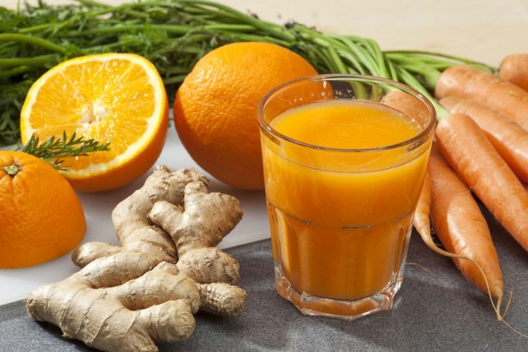 طريقة عمل عصير السالاري بالكرفس والبرتقال