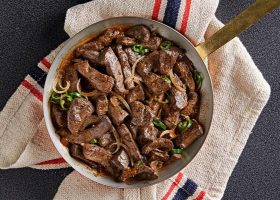 طريقة عمل كبدة محمرة بالبصل