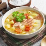 طريقة عمل شوربة البطاطس بالسلمون
