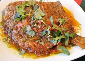 طريقة عمل السمك بصلصة الحمر على الطريقة الحجازية