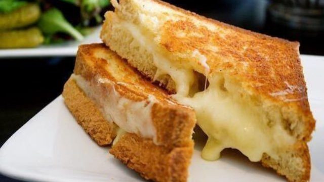 طريقة عمل ساندويتش توست بالجبن السائل