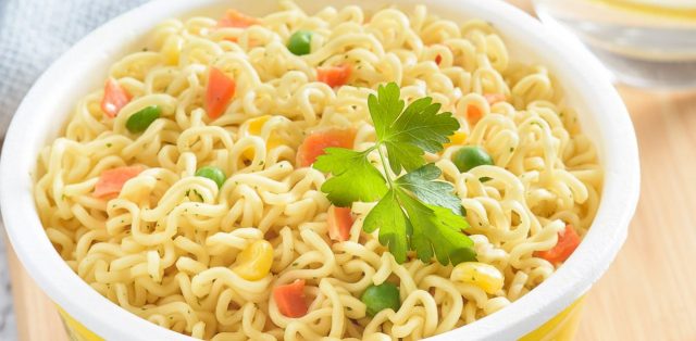 طريقة عمل اندومى بالخضار