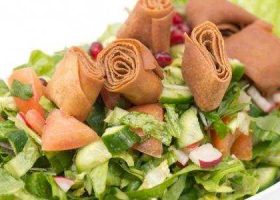 طريقة عمل فتوش بالخبز المحمص