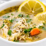 طريقة عمل شوربة بقطع الدجاج بالليمون