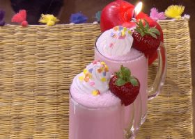 طريقة عمل مشروب الشكولاتة الساخن بالفرولة