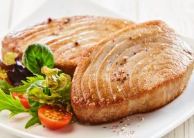 طريقة عمل ستيك التونة مع صلصة الزيتون