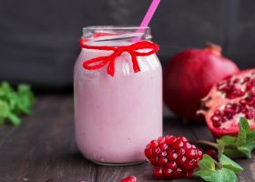 طريقة عمل سموثي الرمان والحليب