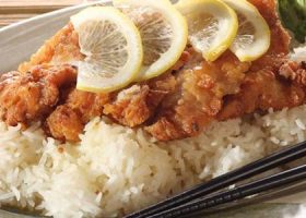 طريقة عمل سمك مقلي مع رز