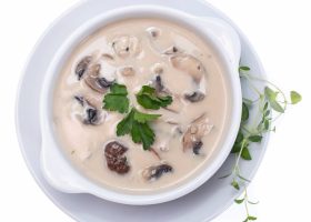 طريقة عمل شوربة المشروم بصدورالدجاج