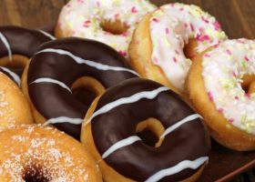 طريقة عمل الدونات الهشة