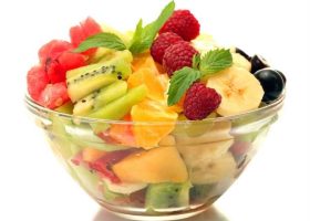 طريقة عمل سلطة فواكه بعصيرالجوافة