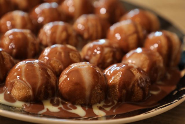 طريقة عمل كرات شاي كرك بالسميد