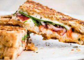 طريقة عمل ساندويش الجبن بالزعتر