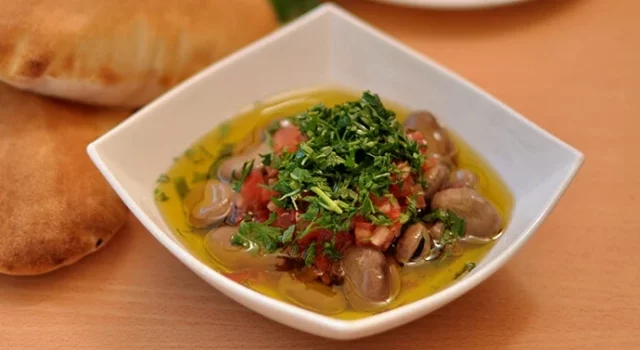 طريقة عمل فول بالطحينة والليمون