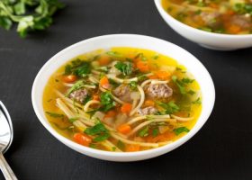 طريقة عمل شوربة اللحم بالخضار