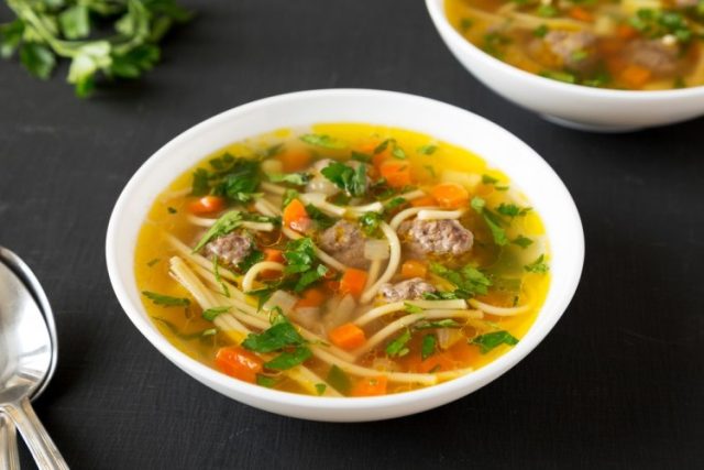 طريقة عمل شوربة اللحم بالخضار