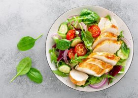 طريقة عمل سلطة الدجاج بالبنجر