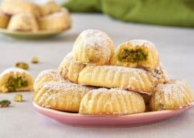 طريقة عمل معمول بالفستق الحلبي