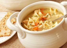 طريقة عمل شوربة الخضار المطحونة مع المعكرونة