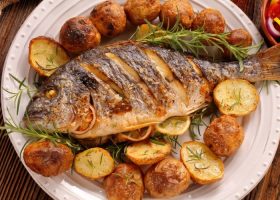 طريقة عمل سمك مشوي بالفرن