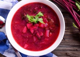 طريقة عمل شوربة الشمندر والبطاطس