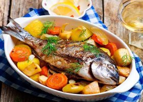 طريقة عمل صينية سمك بالخضار في الفرن