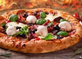 طريقة عمل بيتزا بالمشروم والريكوتا