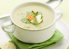 طريقة عمل شوربة الكوسا بالدجاج