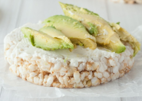 طريقة عمل حلى الفواكة بالأفوكادو للرجيم