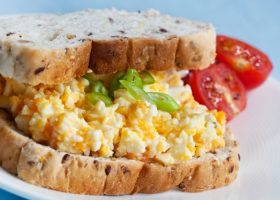 طريقة عمل ساندويش بيض بالخضار