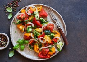 طريقة عمل سلطة الفلفل الملون بالمايونيز