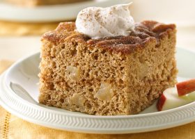 طريقة عمل كيك التفاح بالهيل